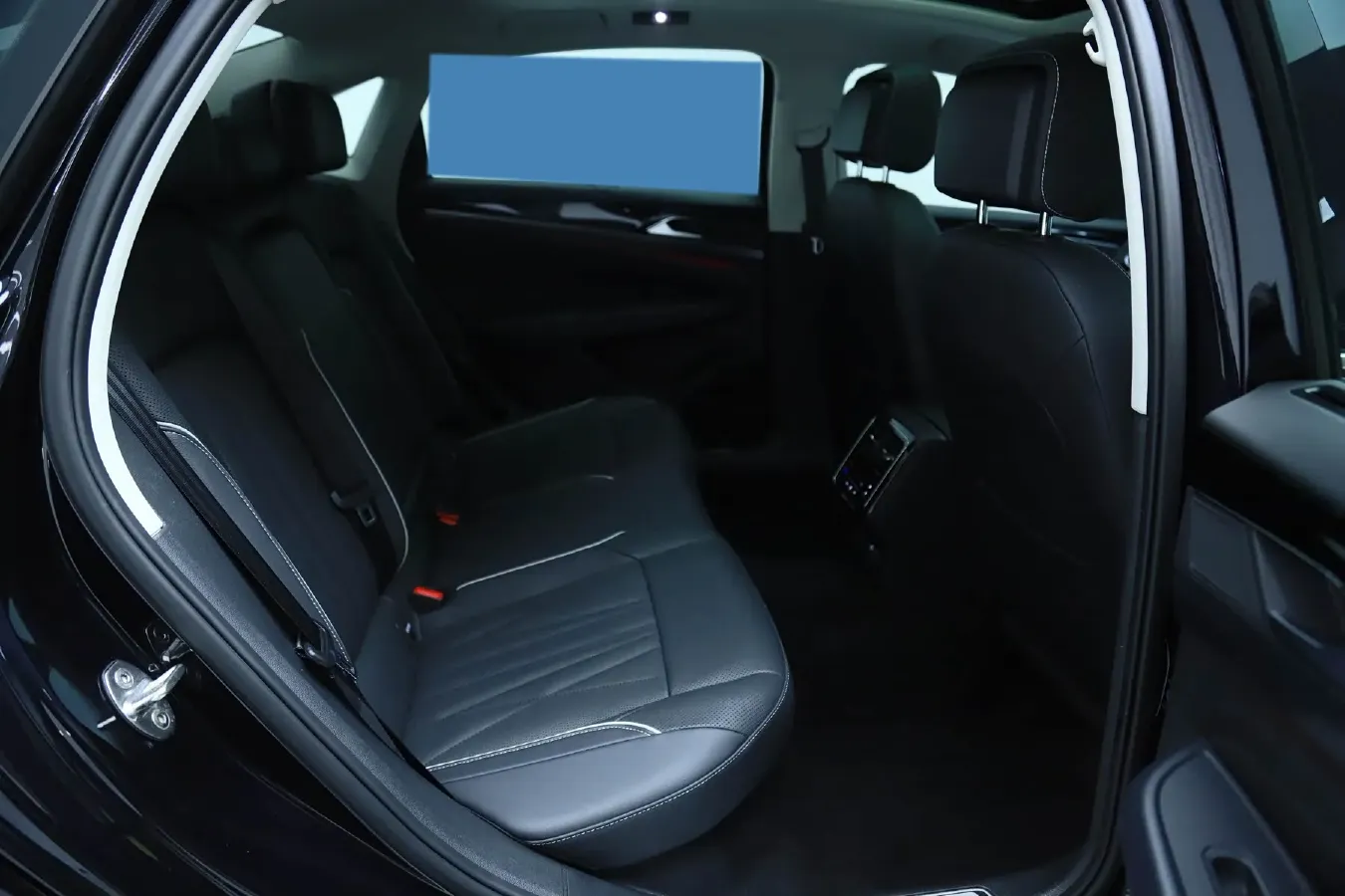 2023 Volkswagen Passat 2.0T 186HP L4 7DCT,autocango,china used car exporter,china ev exporter,chinese used car exporter,chinese used ev exporter