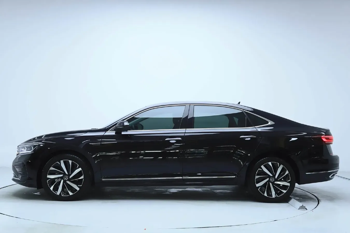 2023 Volkswagen Passat 2.0T 186HP L4 7DCT,autocango,china used car exporter,china ev exporter,chinese used car exporter,chinese used ev exporter