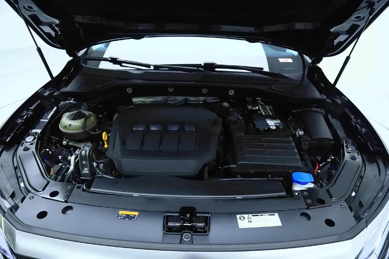 2023 Volkswagen Passat 2.0T 186HP L4 7DCT,autocango,china used car exporter,china ev exporter,chinese used car exporter,chinese used ev exporter