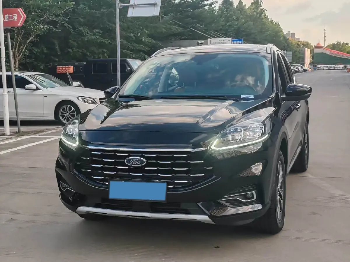 2020 Ford Escape 2.0T 248HP L4 8AT