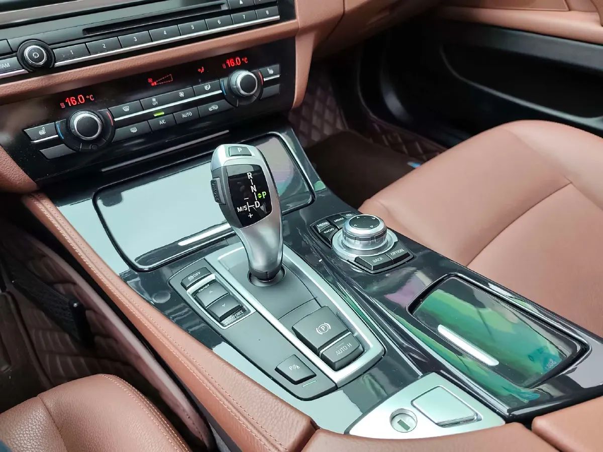 2017 BMW 5 Series 2.0T 184HP L4 8AT,autocango,china used car exporter,china ev exporter,chinese used car exporter,chinese used ev exporter