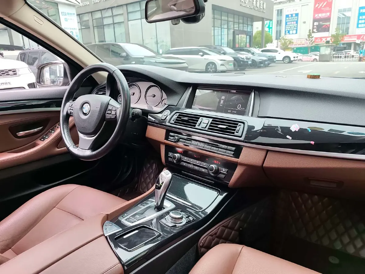 2017 BMW 5 Series 2.0T 184HP L4 8AT,autocango,china used car exporter,china ev exporter,chinese used car exporter,chinese used ev exporter