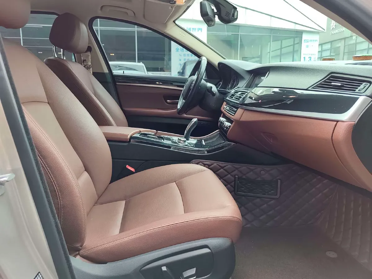 2017 BMW 5 Series 2.0T 184HP L4 8AT,autocango,china used car exporter,china ev exporter,chinese used car exporter,chinese used ev exporter