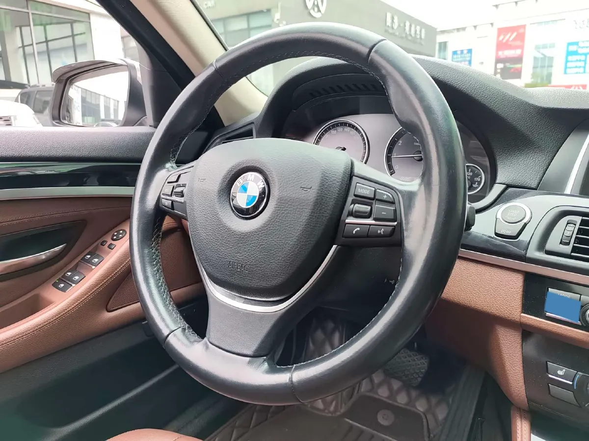 2017 BMW 5 Series 2.0T 184HP L4 8AT,autocango,china used car exporter,china ev exporter,chinese used car exporter,chinese used ev exporter