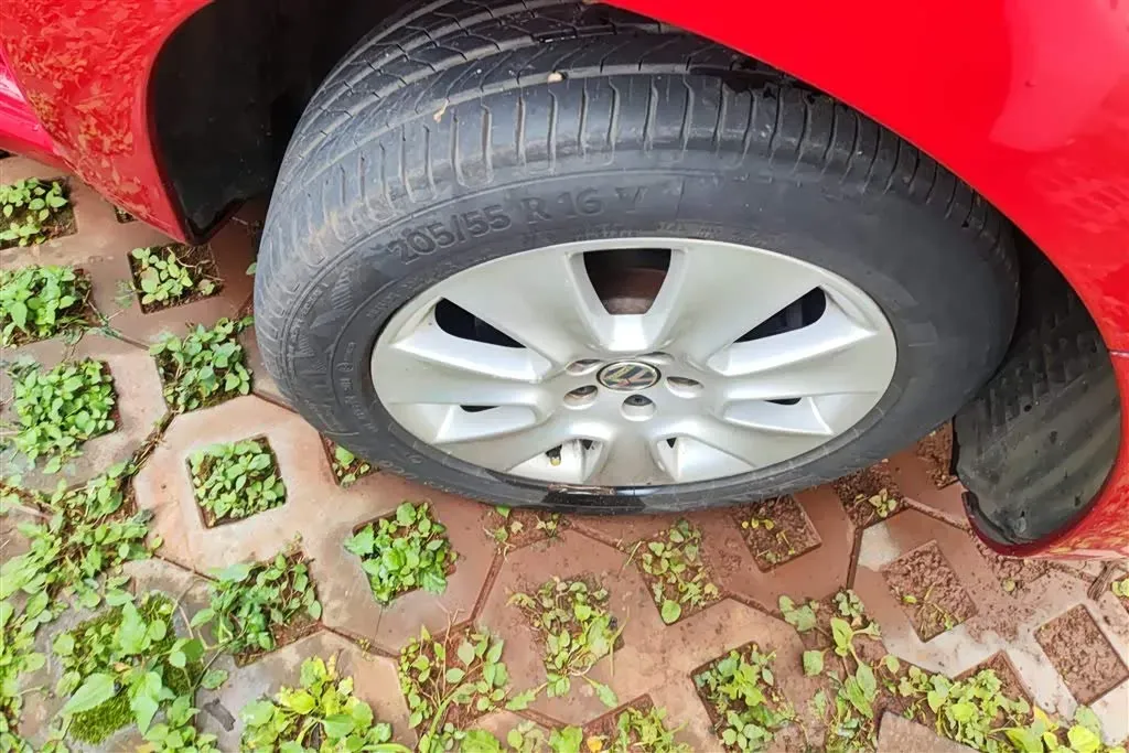 2010 Volkswagen Beetle 2.0L 115HP L4 6AT,autocango,china used car exporter,china ev exporter,chinese used car exporter,chinese used ev exporter