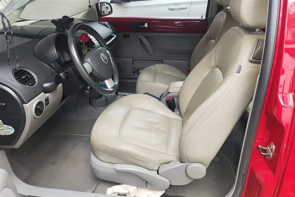 2010 Volkswagen Beetle 2.0L 115HP L4 6AT,autocango,china used car exporter,china ev exporter,chinese used car exporter,chinese used ev exporter