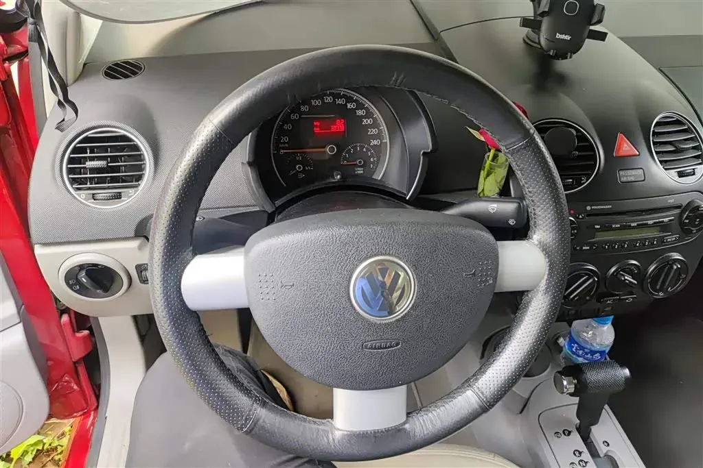 2010 Volkswagen Beetle 2.0L 115HP L4 6AT,autocango,china used car exporter,china ev exporter,chinese used car exporter,chinese used ev exporter