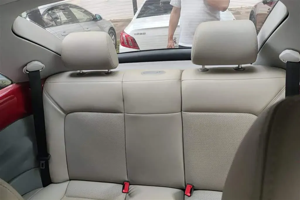 2010 Volkswagen Beetle 2.0L 115HP L4 6AT,autocango,china used car exporter,china ev exporter,chinese used car exporter,chinese used ev exporter