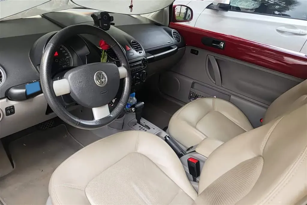 2010 Volkswagen Beetle 2.0L 115HP L4 6AT,autocango,china used car exporter,china ev exporter,chinese used car exporter,chinese used ev exporter