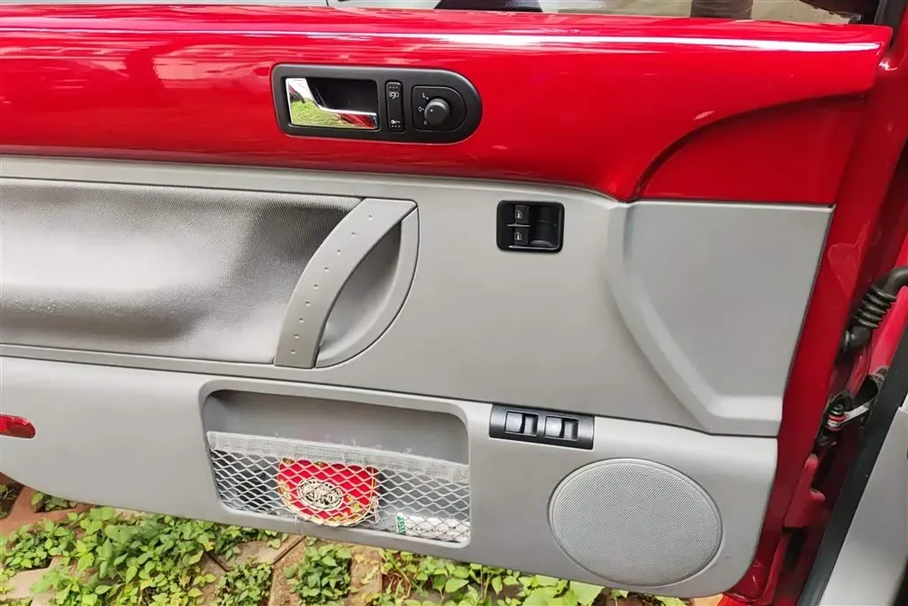 2010 Volkswagen Beetle 2.0L 115HP L4 6AT,autocango,china used car exporter,china ev exporter,chinese used car exporter,chinese used ev exporter