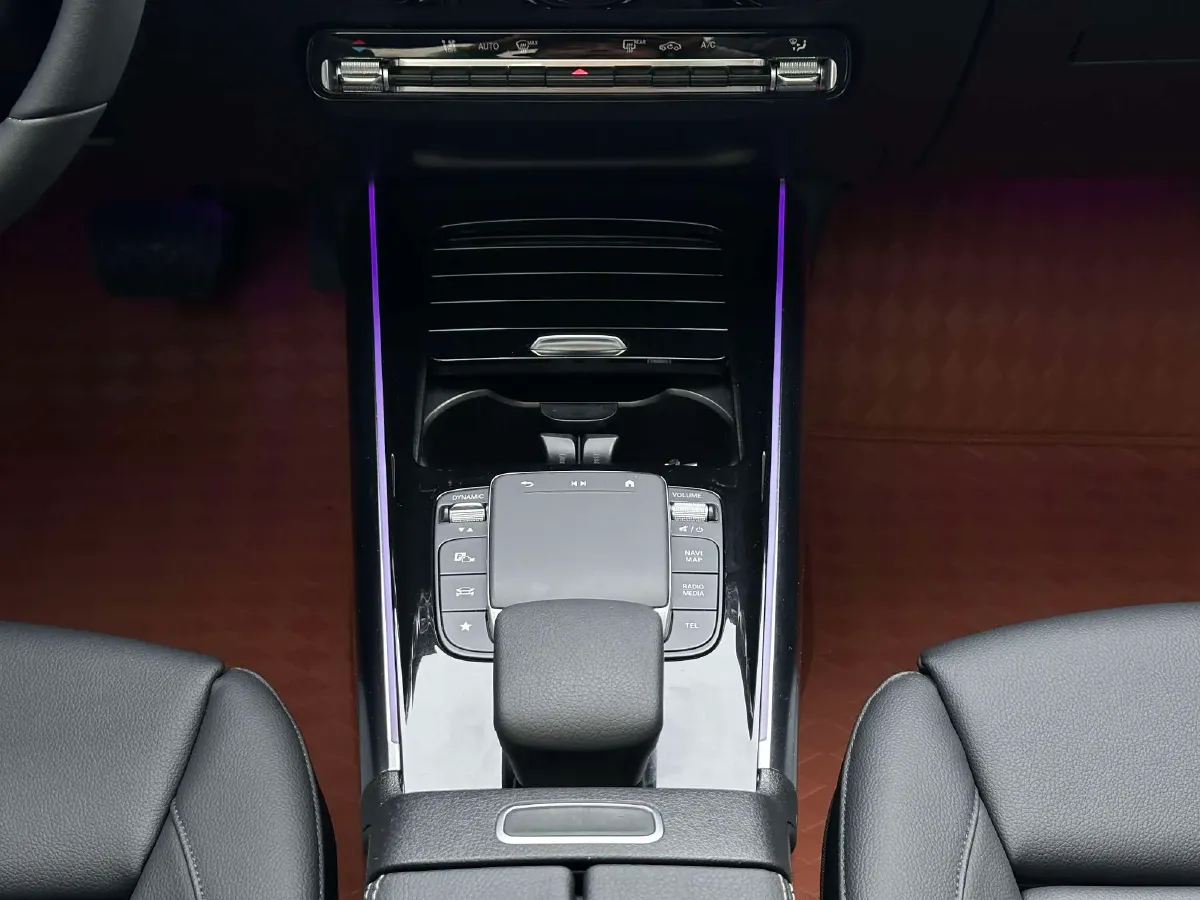 2024 Mercedes-Benz GLA Class 2.0T 190HP L4 8DCT,autocango,china used car exporter,china ev exporter,chinese used car exporter,chinese used ev exporter