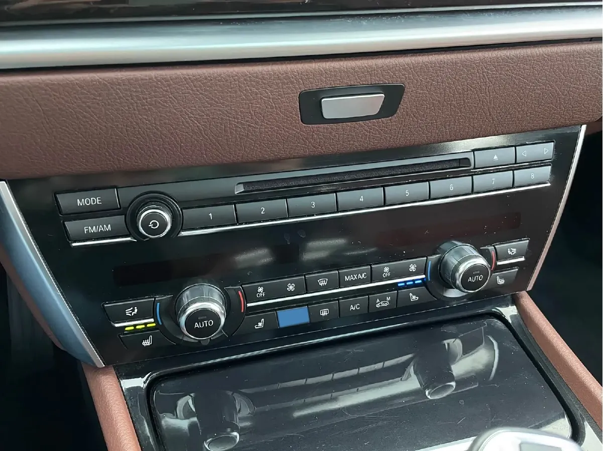 2014 BMW 5 Series GT 3.0T 306HP L6 8AT,autocango,china used car exporter,china ev exporter,chinese used car exporter,chinese used ev exporter