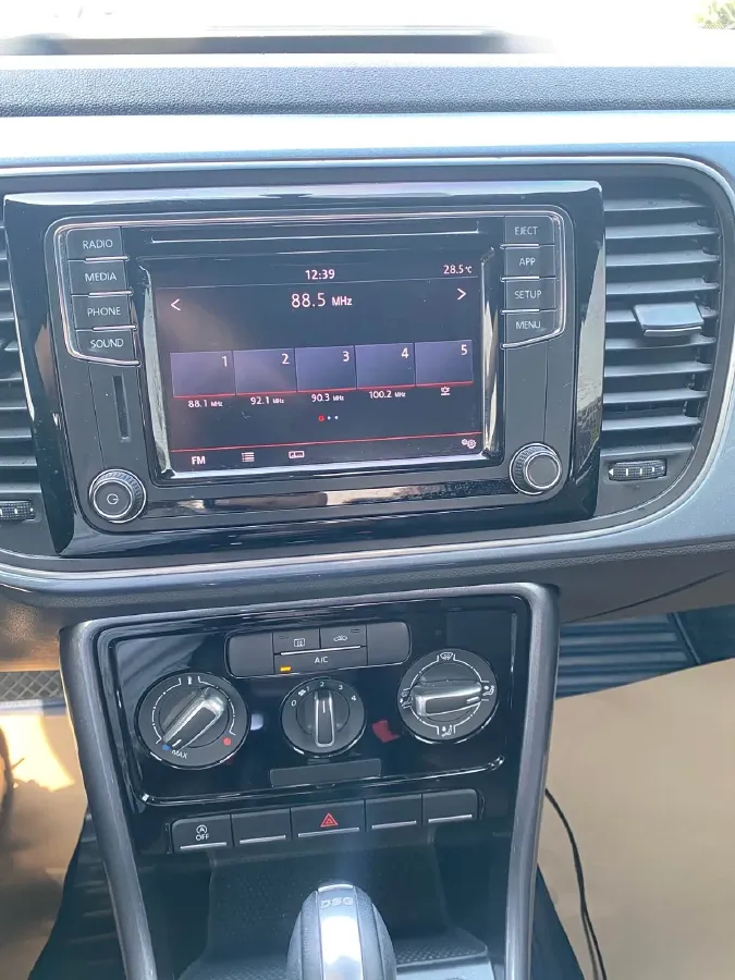 2017 Volkswagen Beetle 1.2T 105HP L4 7DCT,autocango,china used car exporter,china ev exporter,chinese used car exporter,chinese used ev exporter