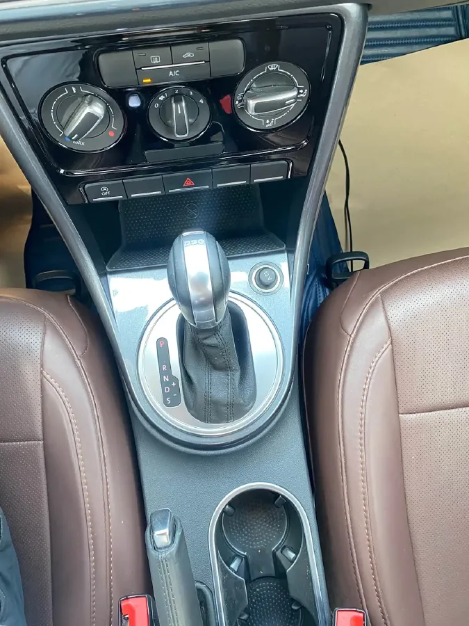 2017 Volkswagen Beetle 1.2T 105HP L4 7DCT,autocango,china used car exporter,china ev exporter,chinese used car exporter,chinese used ev exporter