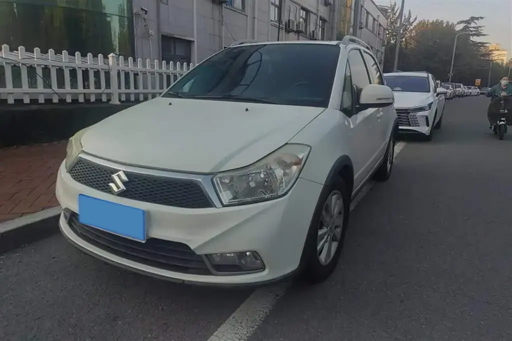 2013 Suzuki SX4 1.6L 109HP L4 4AT