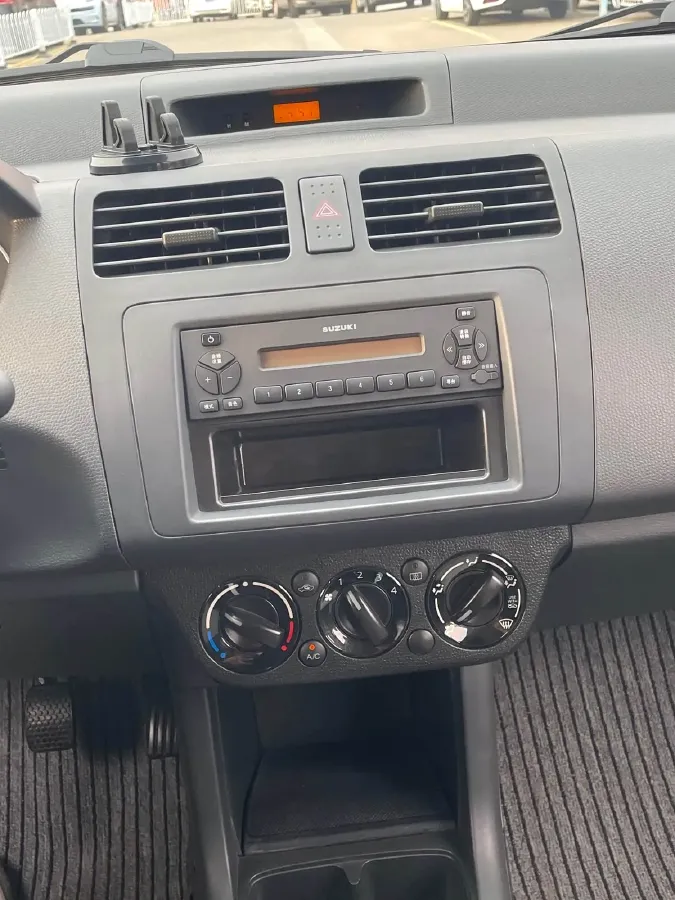 2013 Suzuki Swift 1.3L 91HP L4 5MT,autocango,china used car exporter,china ev exporter,chinese used car exporter,chinese used ev exporter