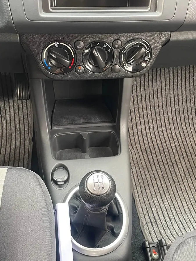 2013 Suzuki Swift 1.3L 91HP L4 5MT,autocango,china used car exporter,china ev exporter,chinese used car exporter,chinese used ev exporter