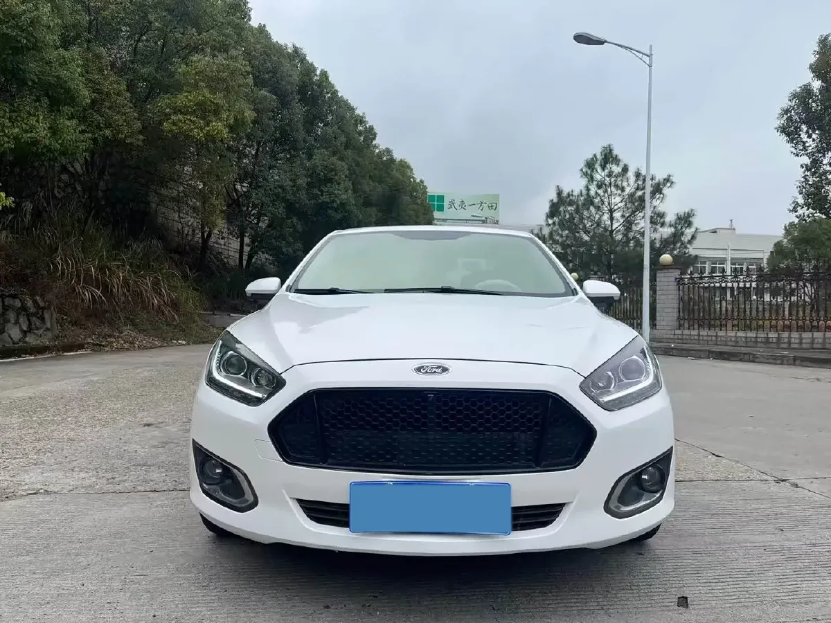 2015 Ford Escort 1.5L 113HP L4 6AT,autocango,china used car exporter,china ev exporter,chinese used car exporter,chinese used ev exporter