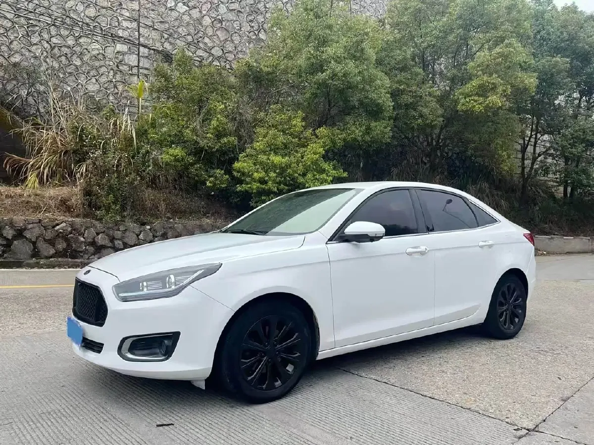 2015 Ford Escort 1.5L 113HP L4 6AT,autocango,china used car exporter,china ev exporter,chinese used car exporter,chinese used ev exporter