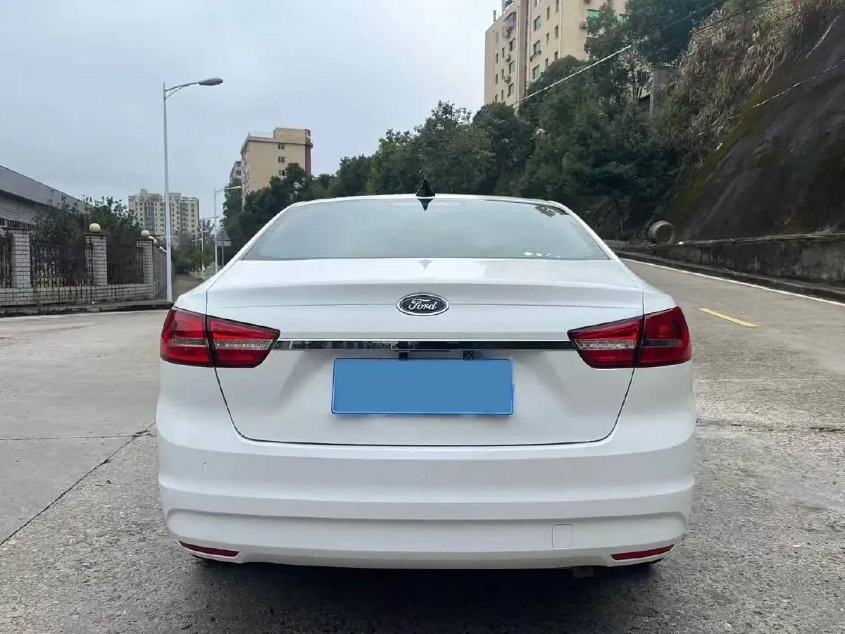 2015 Ford Escort 1.5L 113HP L4 6AT,autocango,china used car exporter,china ev exporter,chinese used car exporter,chinese used ev exporter