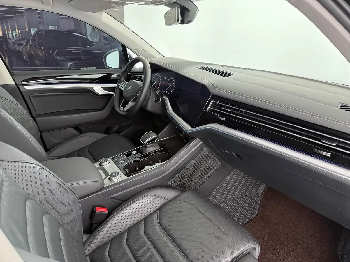 2021 Volkswagen Touareg 3.0T 340HP V6 8AT,autocango,china used car exporter,china ev exporter,chinese used car exporter,chinese used ev exporter