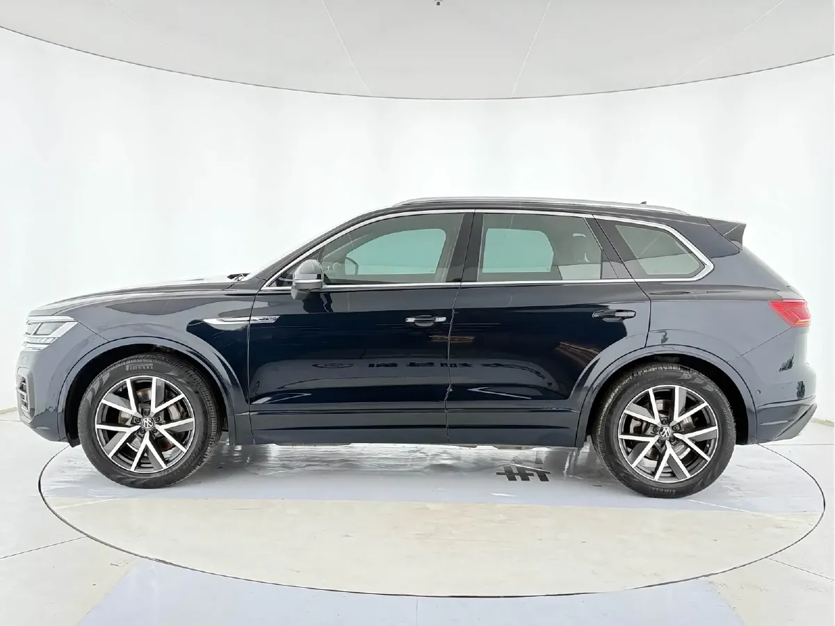2021 Volkswagen Touareg 3.0T 340HP V6 8AT,autocango,china used car exporter,china ev exporter,chinese used car exporter,chinese used ev exporter
