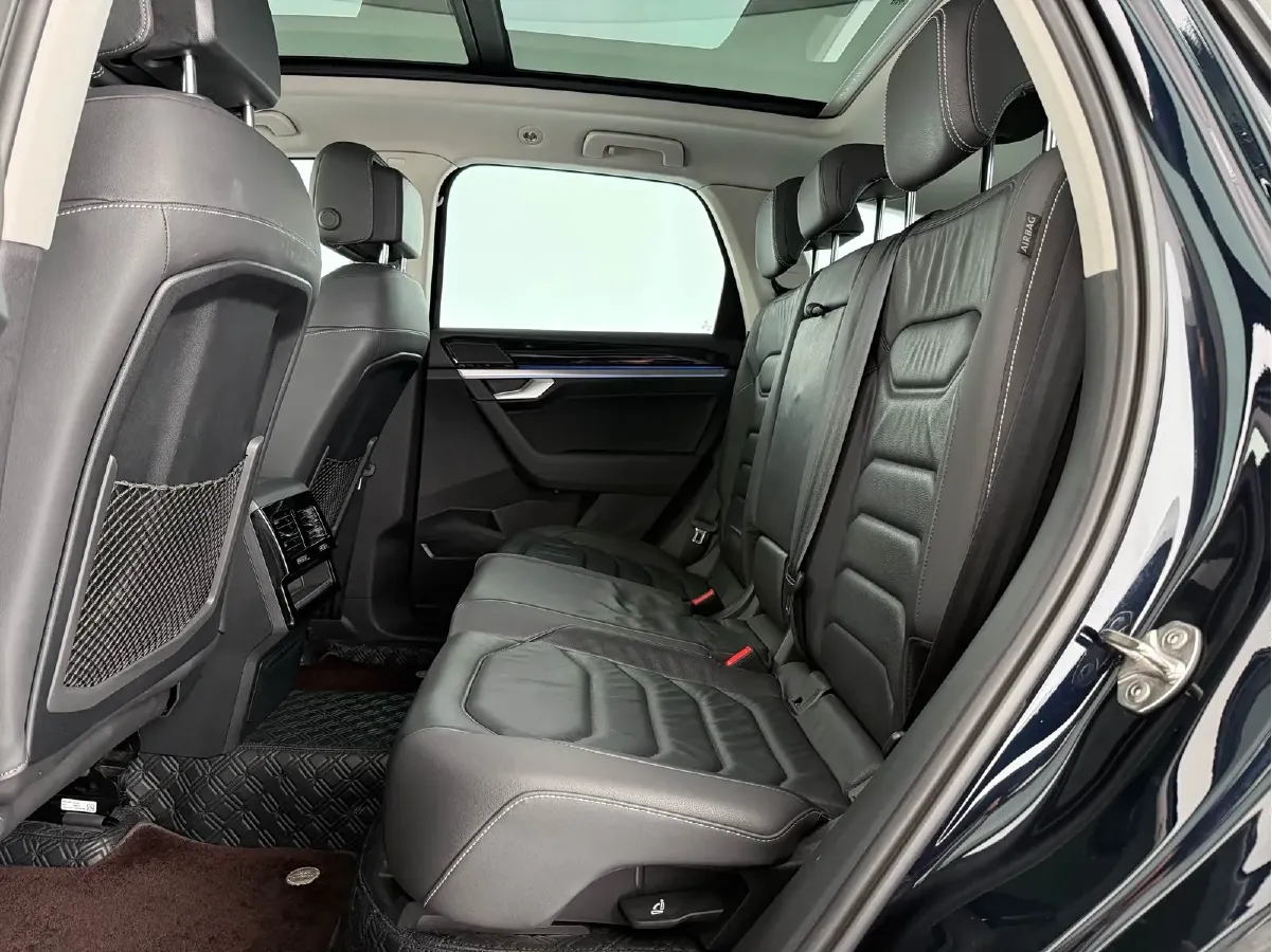 2021 Volkswagen Touareg 3.0T 340HP V6 8AT,autocango,china used car exporter,china ev exporter,chinese used car exporter,chinese used ev exporter