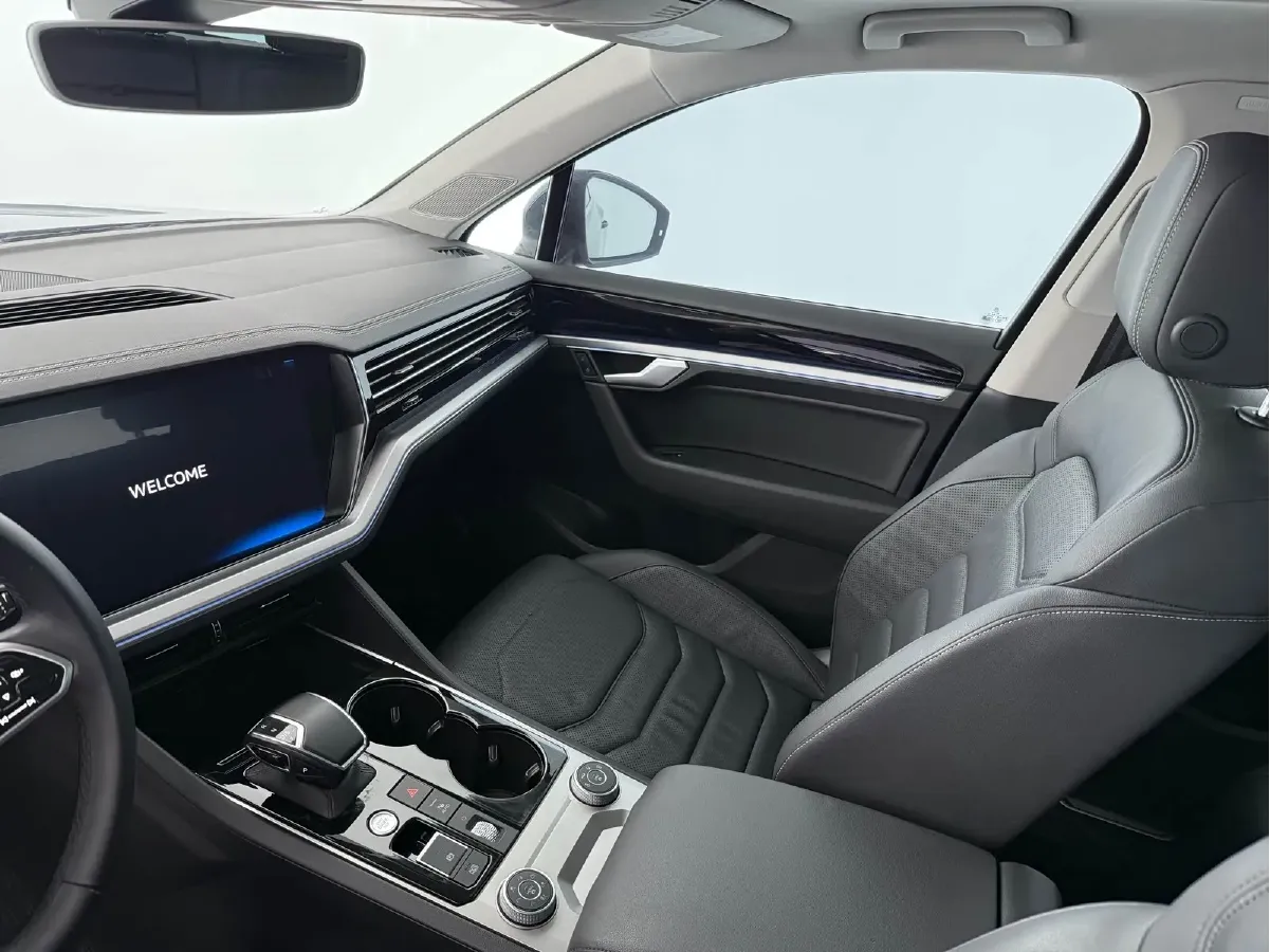 2021 Volkswagen Touareg 3.0T 340HP V6 8AT,autocango,china used car exporter,china ev exporter,chinese used car exporter,chinese used ev exporter