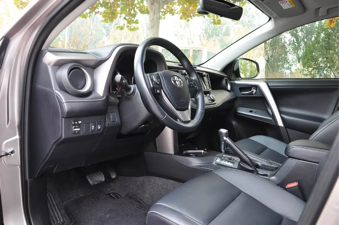 2019 Toyota RAV4 2.0L 151HP L4 CVT,autocango,china used car exporter,china ev exporter,chinese used car exporter,chinese used ev exporter