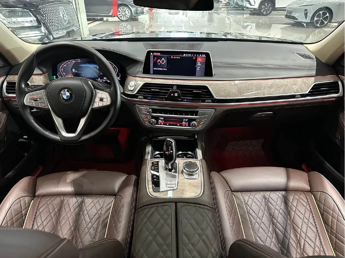 2021 BMW 7 Series 3.0T 340HP L6 8AT,autocango,china used car exporter,china ev exporter,chinese used car exporter,chinese used ev exporter