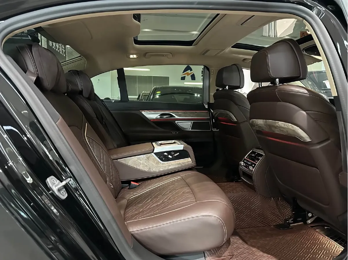 2021 BMW 7 Series 3.0T 340HP L6 8AT,autocango,china used car exporter,china ev exporter,chinese used car exporter,chinese used ev exporter