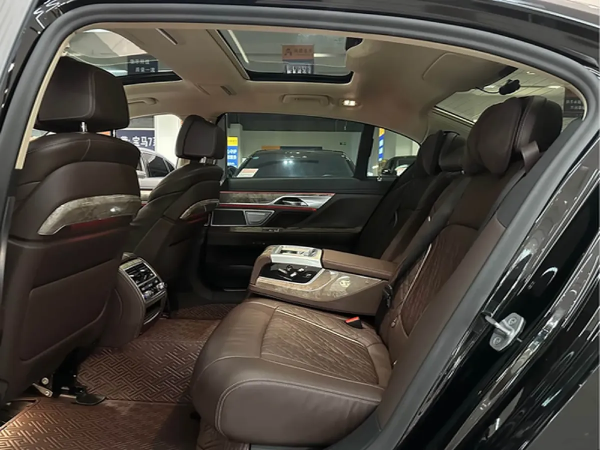 2021 BMW 7 Series 3.0T 340HP L6 8AT,autocango,china used car exporter,china ev exporter,chinese used car exporter,chinese used ev exporter