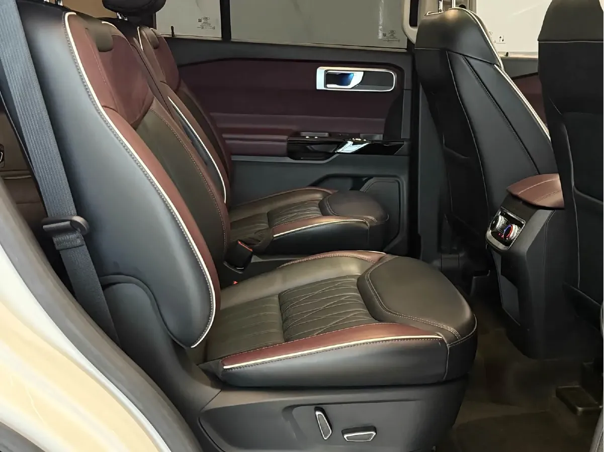 2023 Ford Explorer 2.3T 276HP L4 10AT,autocango,china used car exporter,china ev exporter,chinese used car exporter,chinese used ev exporter