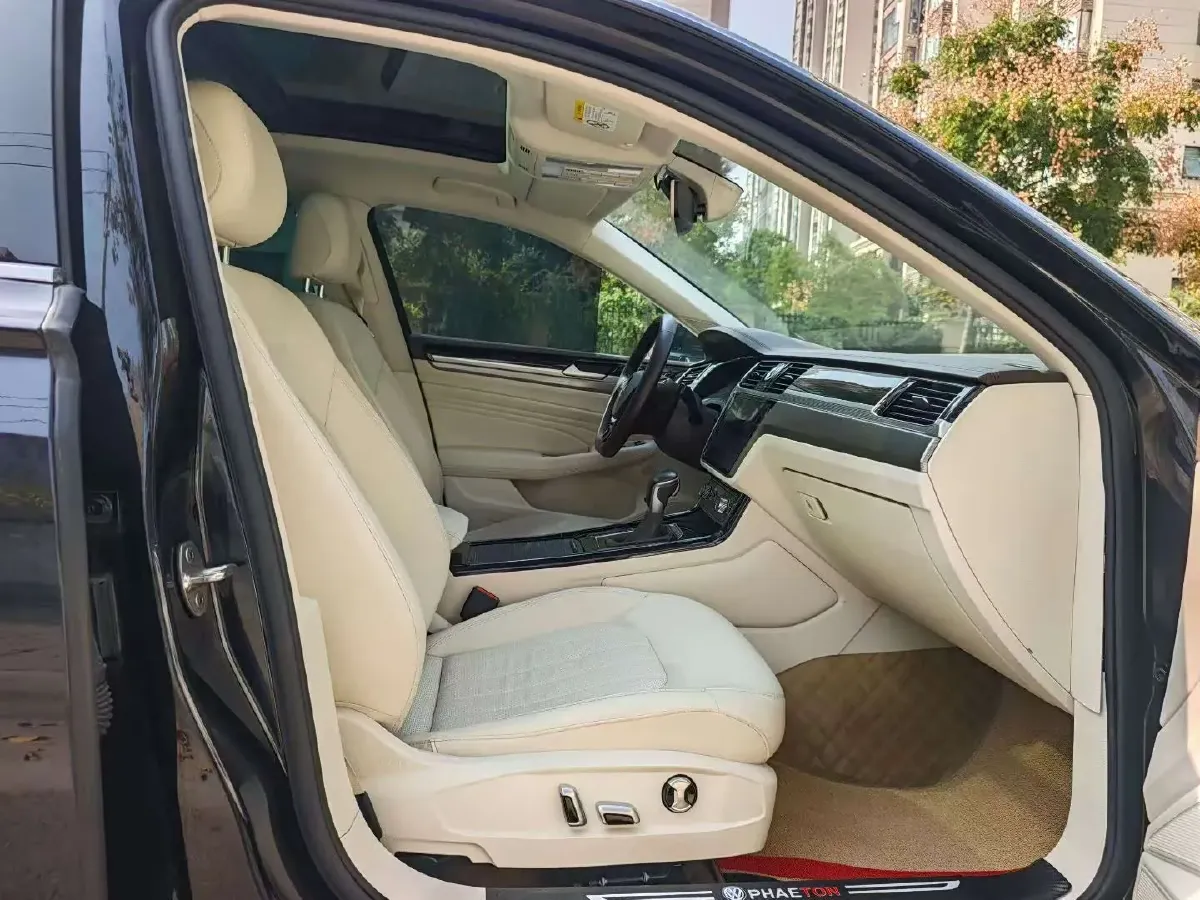 2021 Volkswagen Phideon 2.0T 224HP L4 7DCT,autocango,china used car exporter,china ev exporter,chinese used car exporter,chinese used ev exporter