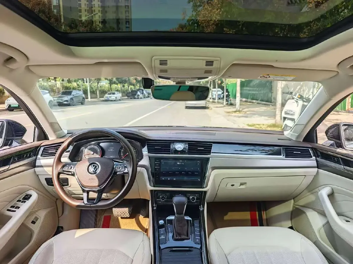 2021 Volkswagen Phideon 2.0T 224HP L4 7DCT,autocango,china used car exporter,china ev exporter,chinese used car exporter,chinese used ev exporter