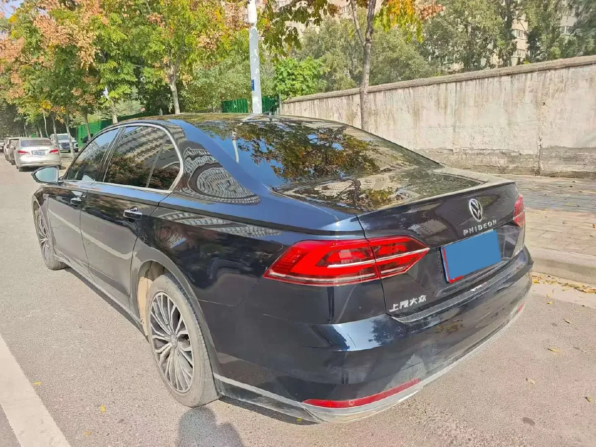 2021 Volkswagen Phideon 2.0T 224HP L4 7DCT,autocango,china used car exporter,china ev exporter,chinese used car exporter,chinese used ev exporter