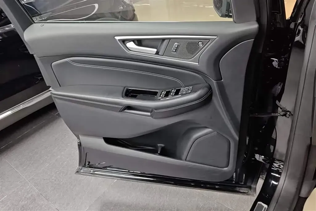 2021 Ford Edge 2.0T 245HP L4 8AT,autocango,china used car exporter,china ev exporter,chinese used car exporter,chinese used ev exporter