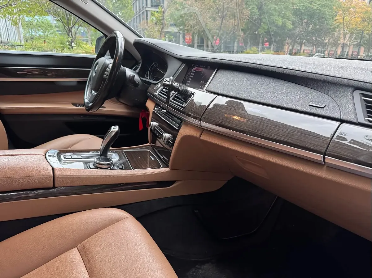 2014 BMW 7 Series 3.0L 258HP L6 8AT,autocango,china used car exporter,china ev exporter,chinese used car exporter,chinese used ev exporter