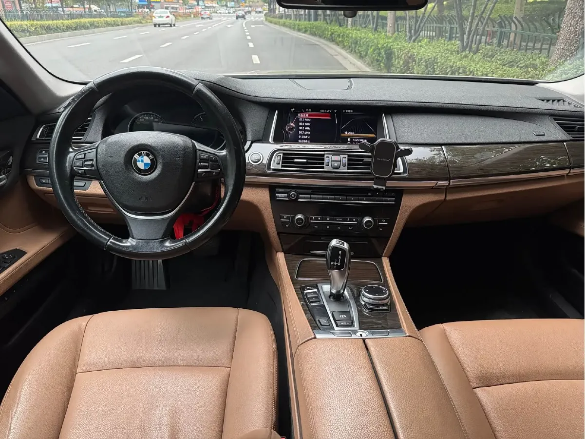 2014 BMW 7 Series 3.0L 258HP L6 8AT,autocango,china used car exporter,china ev exporter,chinese used car exporter,chinese used ev exporter