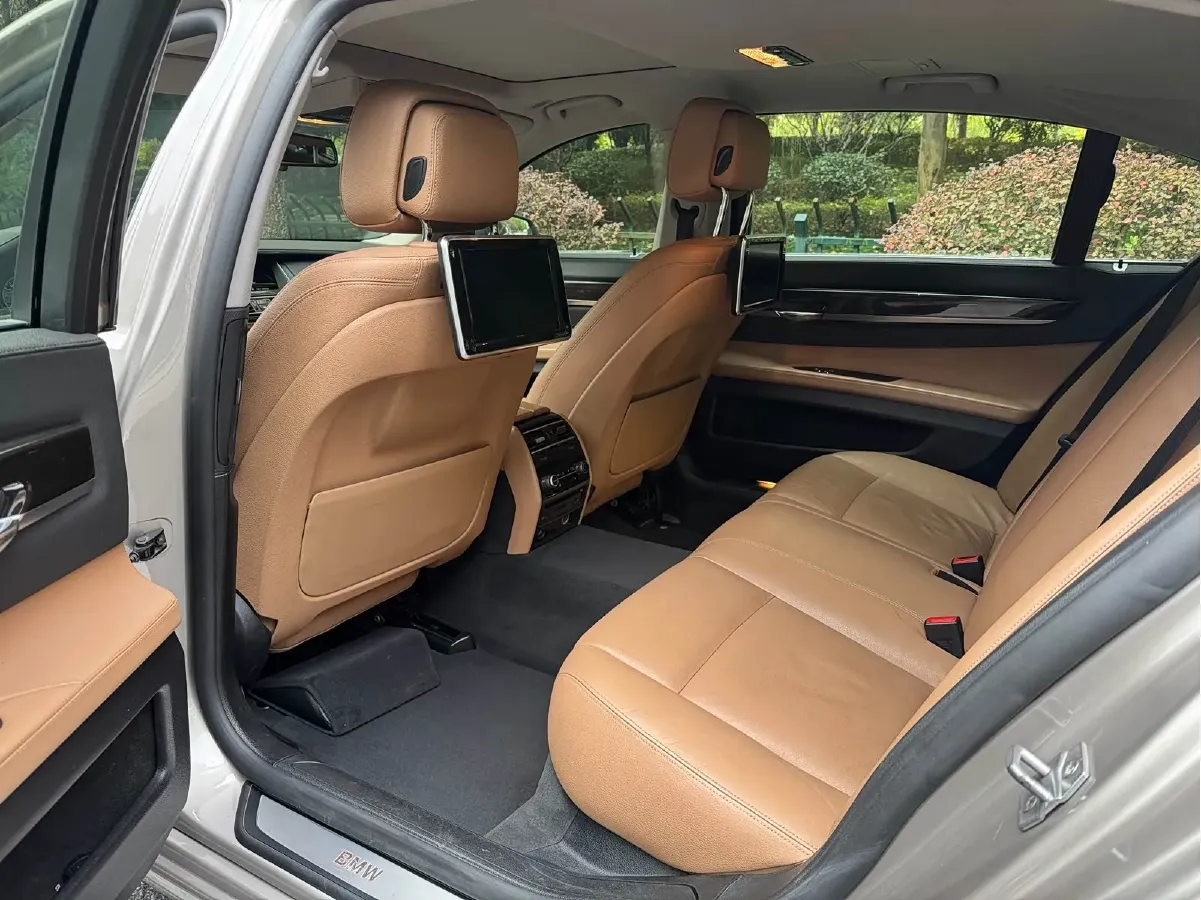 2014 BMW 7 Series 3.0L 258HP L6 8AT,autocango,china used car exporter,china ev exporter,chinese used car exporter,chinese used ev exporter