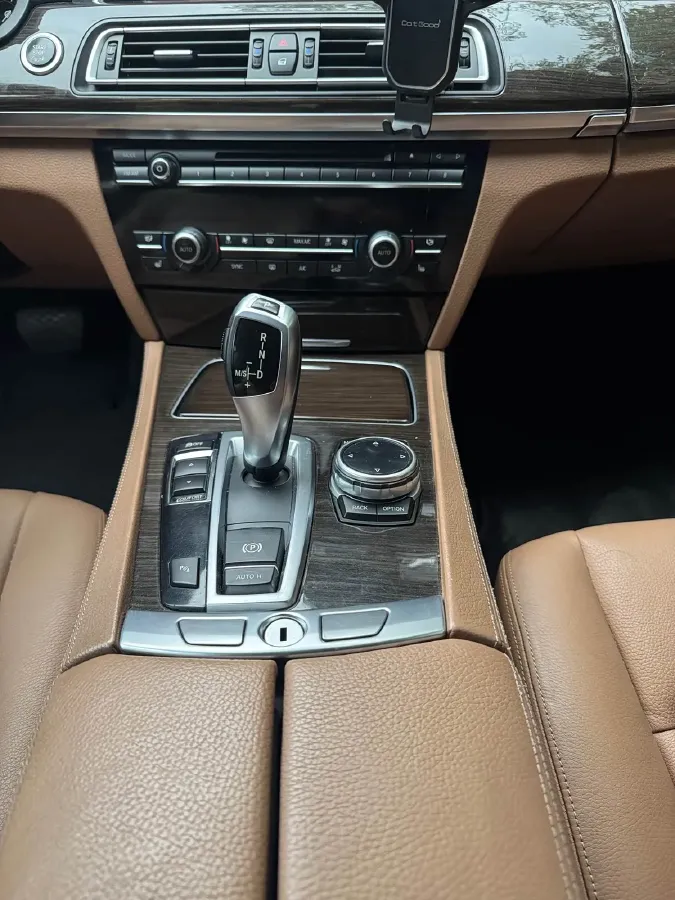 2014 BMW 7 Series 3.0L 258HP L6 8AT,autocango,china used car exporter,china ev exporter,chinese used car exporter,chinese used ev exporter