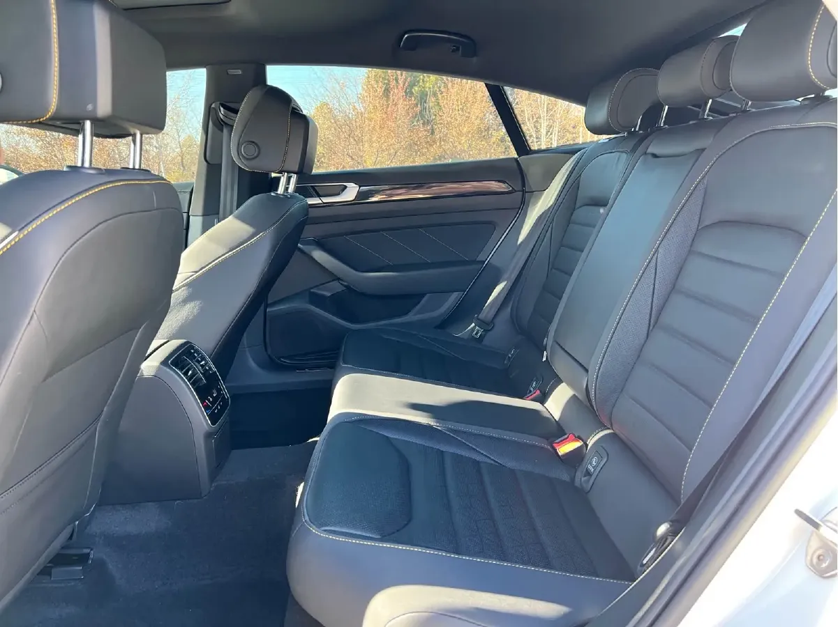 2023 Volkswagen CC 2.0T 220HP L4 7DCT,autocango,china used car exporter,china ev exporter,chinese used car exporter,chinese used ev exporter