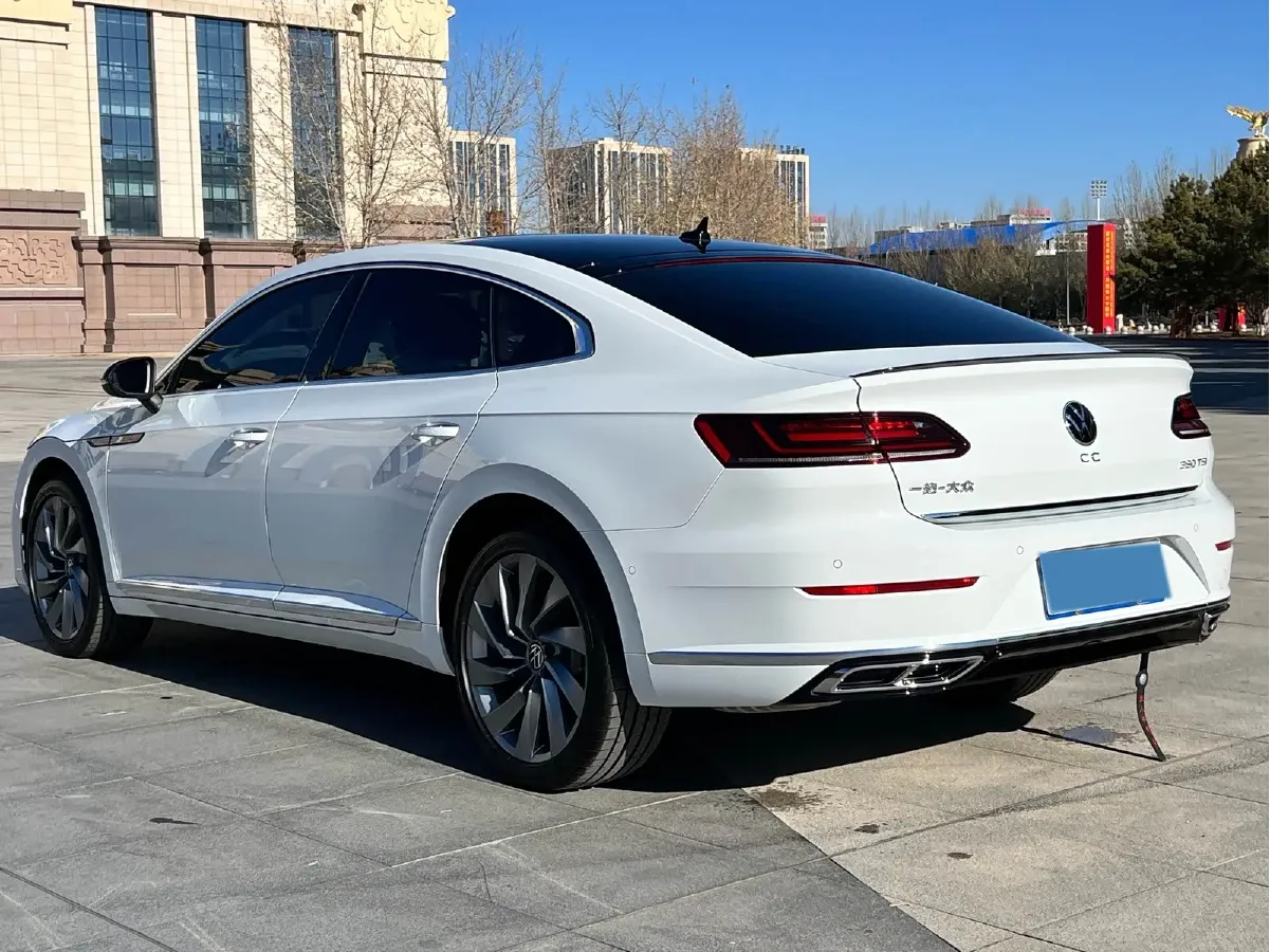 2023 Volkswagen CC 2.0T 220HP L4 7DCT,autocango,china used car exporter,china ev exporter,chinese used car exporter,chinese used ev exporter