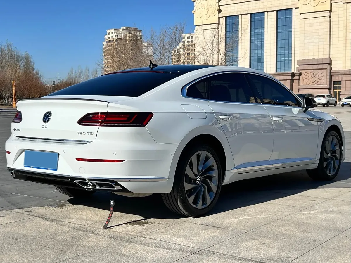 2023 Volkswagen CC 2.0T 220HP L4 7DCT,autocango,china used car exporter,china ev exporter,chinese used car exporter,chinese used ev exporter