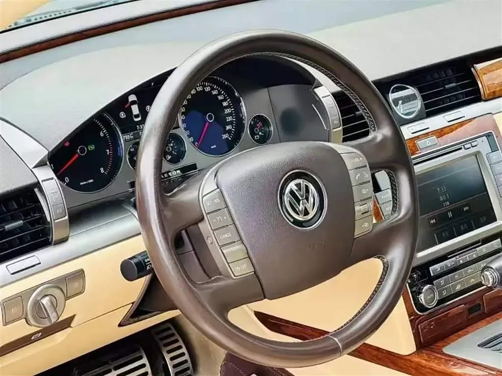 2012 Volkswagen Pheaton 3.0L 250HP V6 6AT,autocango,china used car exporter,china ev exporter,chinese used car exporter,chinese used ev exporter