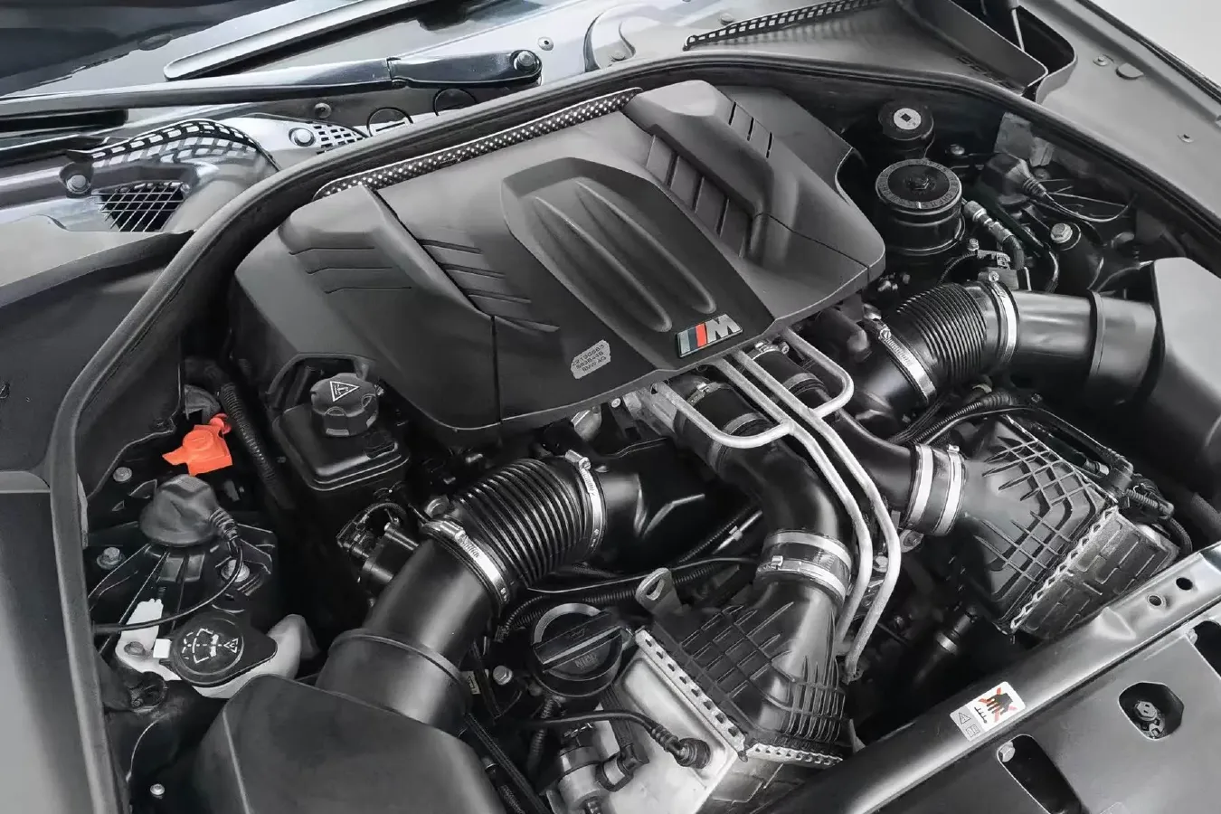 2013 BMW M6 4.4T 560HP V8 7DCT,autocango,china used car exporter,china ev exporter,chinese used car exporter,chinese used ev exporter