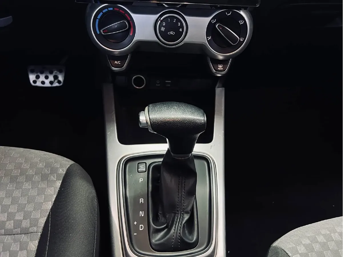 2017 Kia K2 1.4L 100HP L4 6AT,autocango,china used car exporter,china ev exporter,chinese used car exporter,chinese used ev exporter