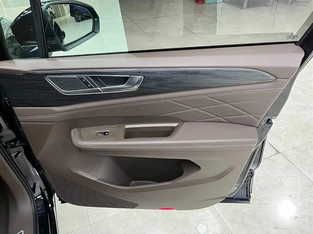 2024 Volkswagen Viloran 2.0T 220HP L4 7DCT,autocango,china used car exporter,china ev exporter,chinese used car exporter,chinese used ev exporter