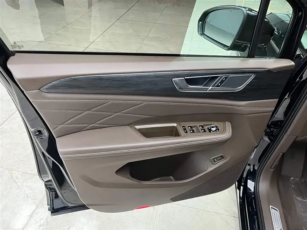 2024 Volkswagen Viloran 2.0T 220HP L4 7DCT,autocango,china used car exporter,china ev exporter,chinese used car exporter,chinese used ev exporter