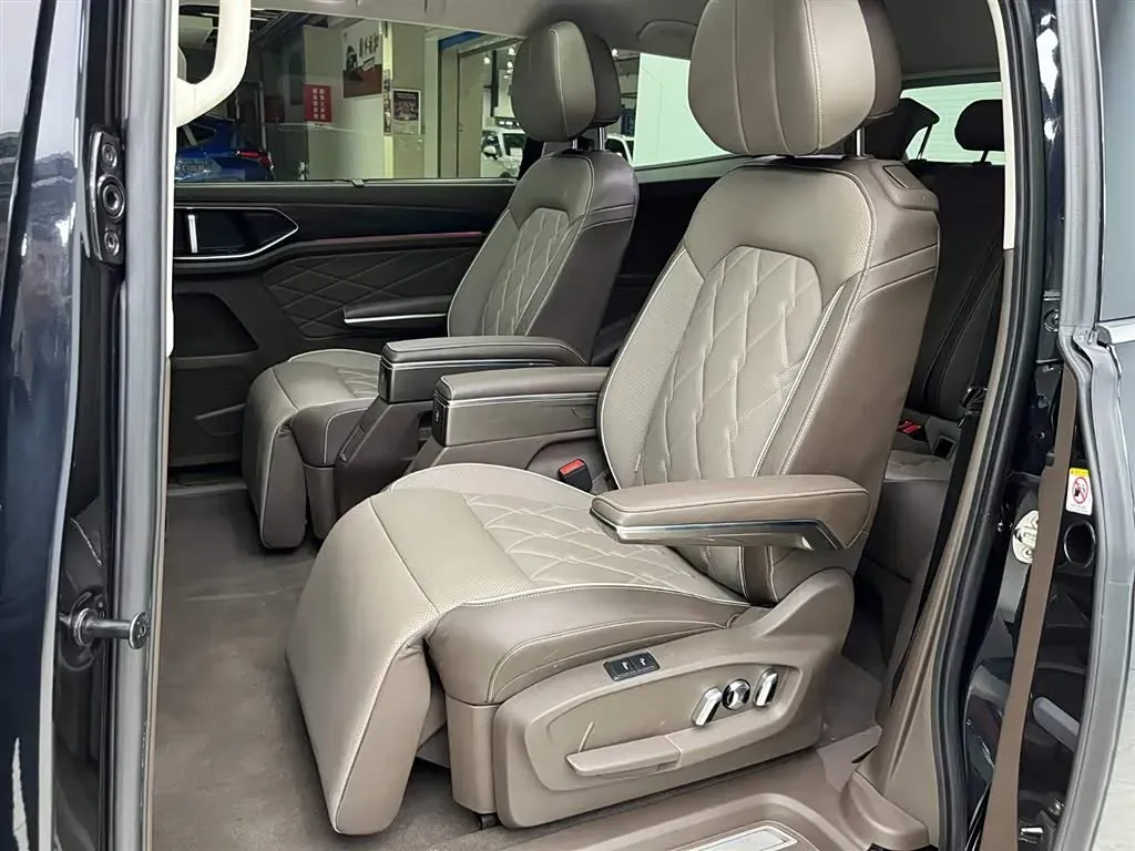 2024 Volkswagen Viloran 2.0T 220HP L4 7DCT,autocango,china used car exporter,china ev exporter,chinese used car exporter,chinese used ev exporter